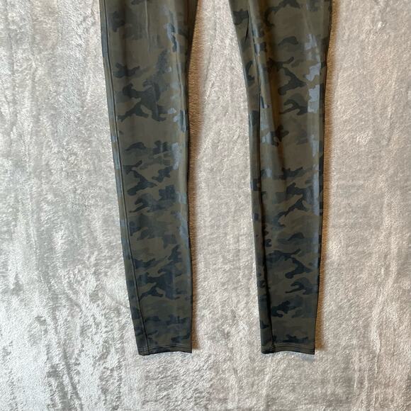 Spanx Faux Leather Green‎ Camo Leggings Size Small - Picture 2 of 7